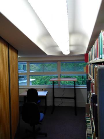 Height-adjustable desks at Divinity Faculty Library