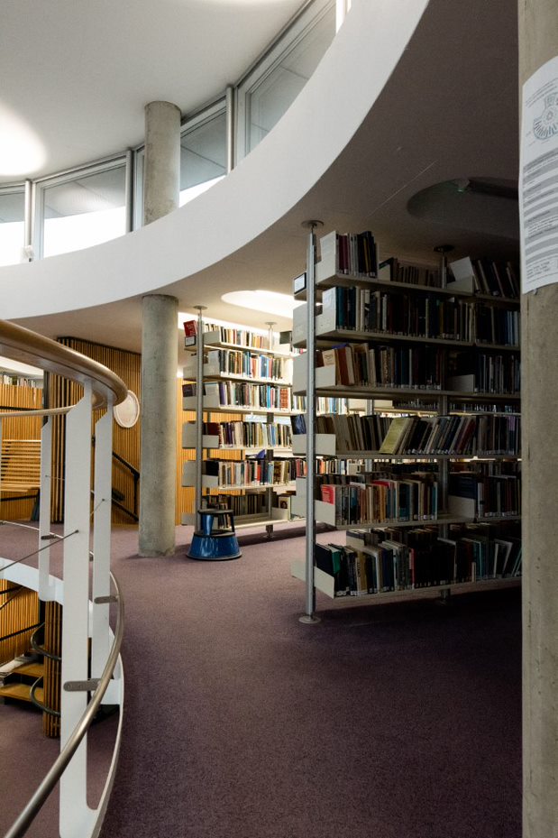 Divinity Faculty Library, Mezzanine level, Cambridge University Libraries/Alice the Camera